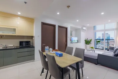 Appartement met twee slaapkamers en balkon — The One Sai Gon